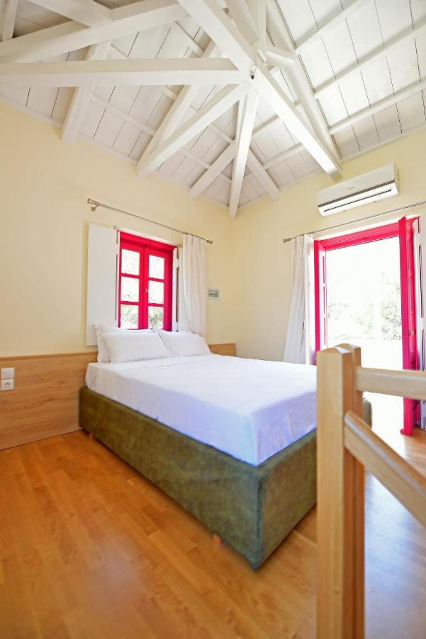 Douskos Porta Rossa Hydra (Saronic Islands)