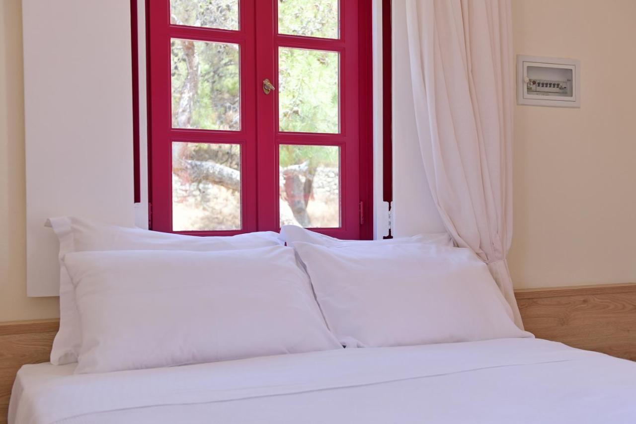 Douskos Porta Rossa * Hydra (Saronic Islands)