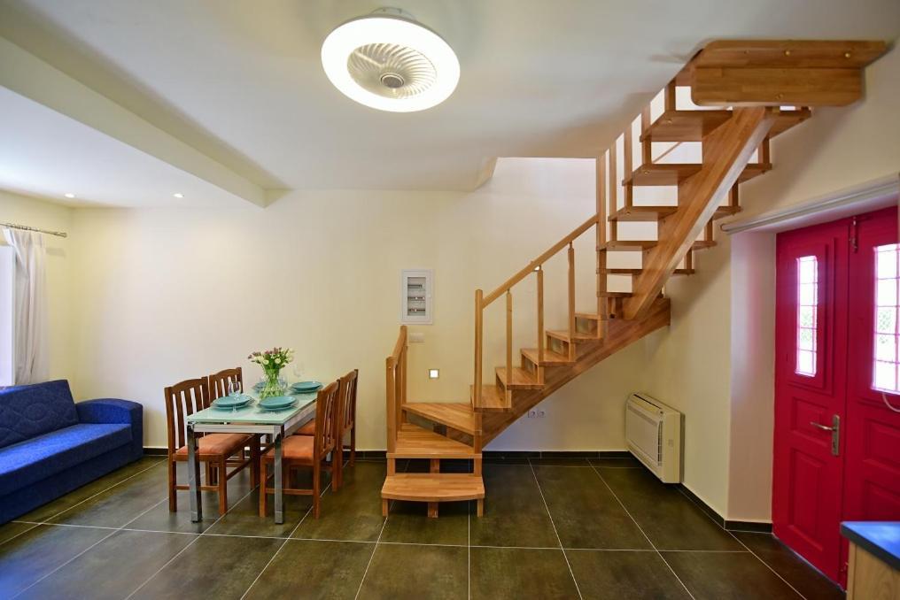 Douskos Porta Rossa Apartment